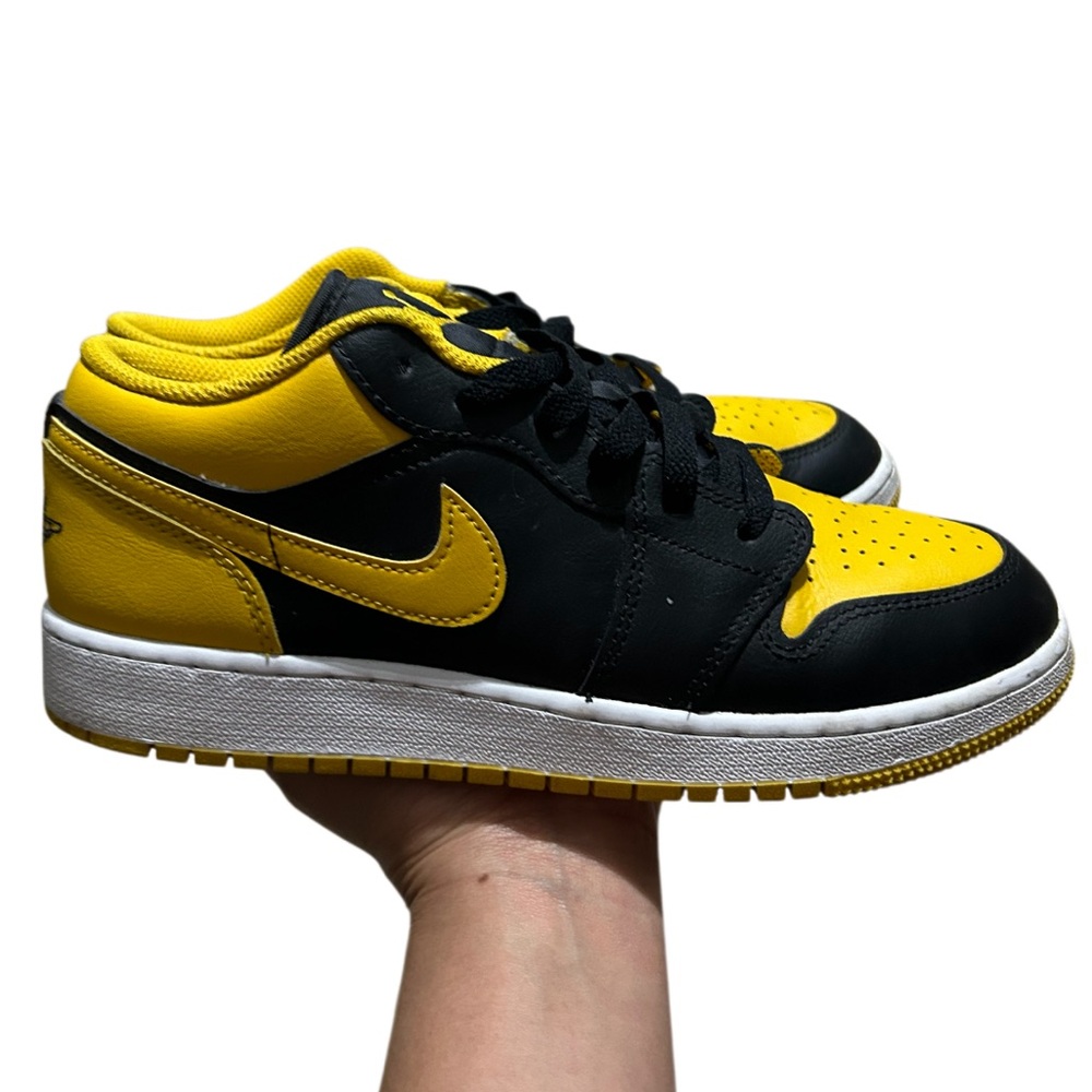Air Jordan 1 Low sneakers in the black and "Yellow Ochre" colorway 6.5y